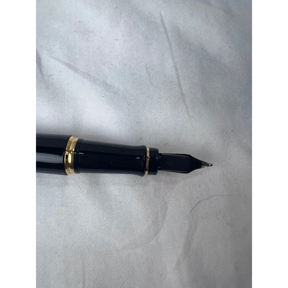 Waterman Expert Fountain Pen Black Lacquer Gold Trim Made in France with Box